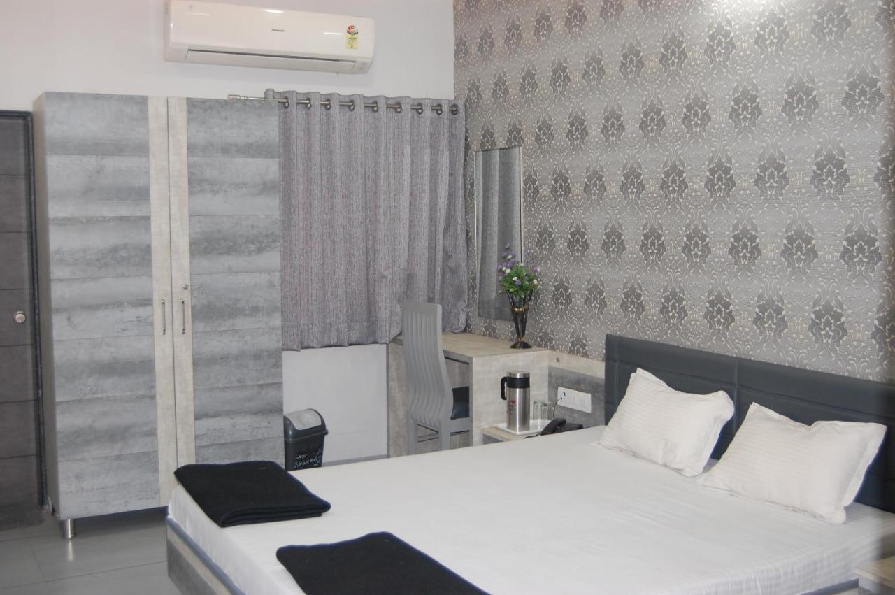 ואדודרה Laxmi Film City Resort מראה חיצוני תמונה