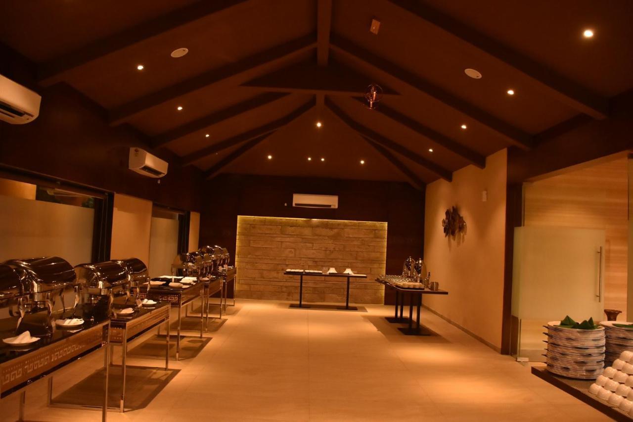 ואדודרה Laxmi Film City Resort מראה חיצוני תמונה
