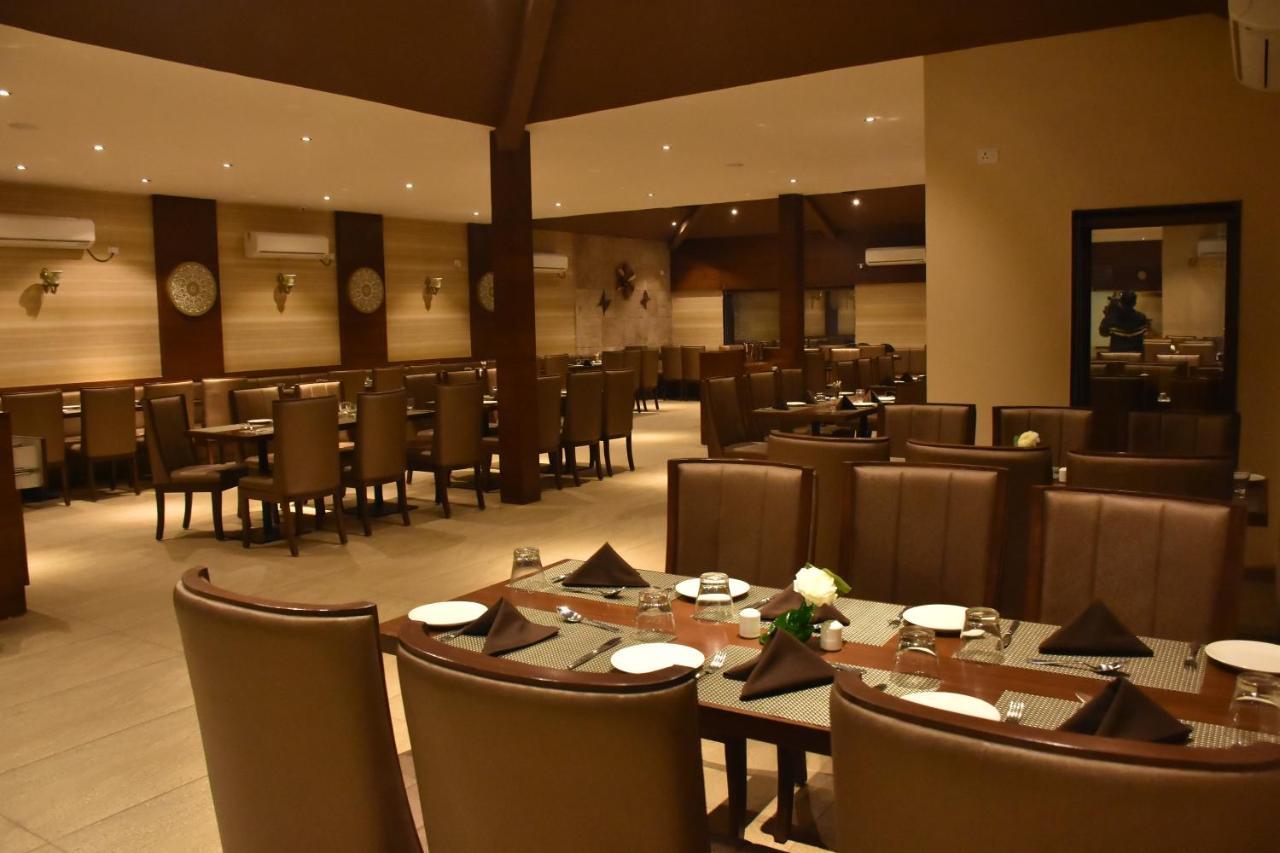ואדודרה Laxmi Film City Resort מראה חיצוני תמונה